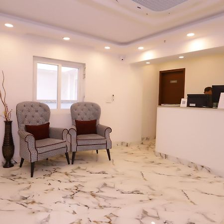 Pk Boutique Hotel Noida Exteriör bild