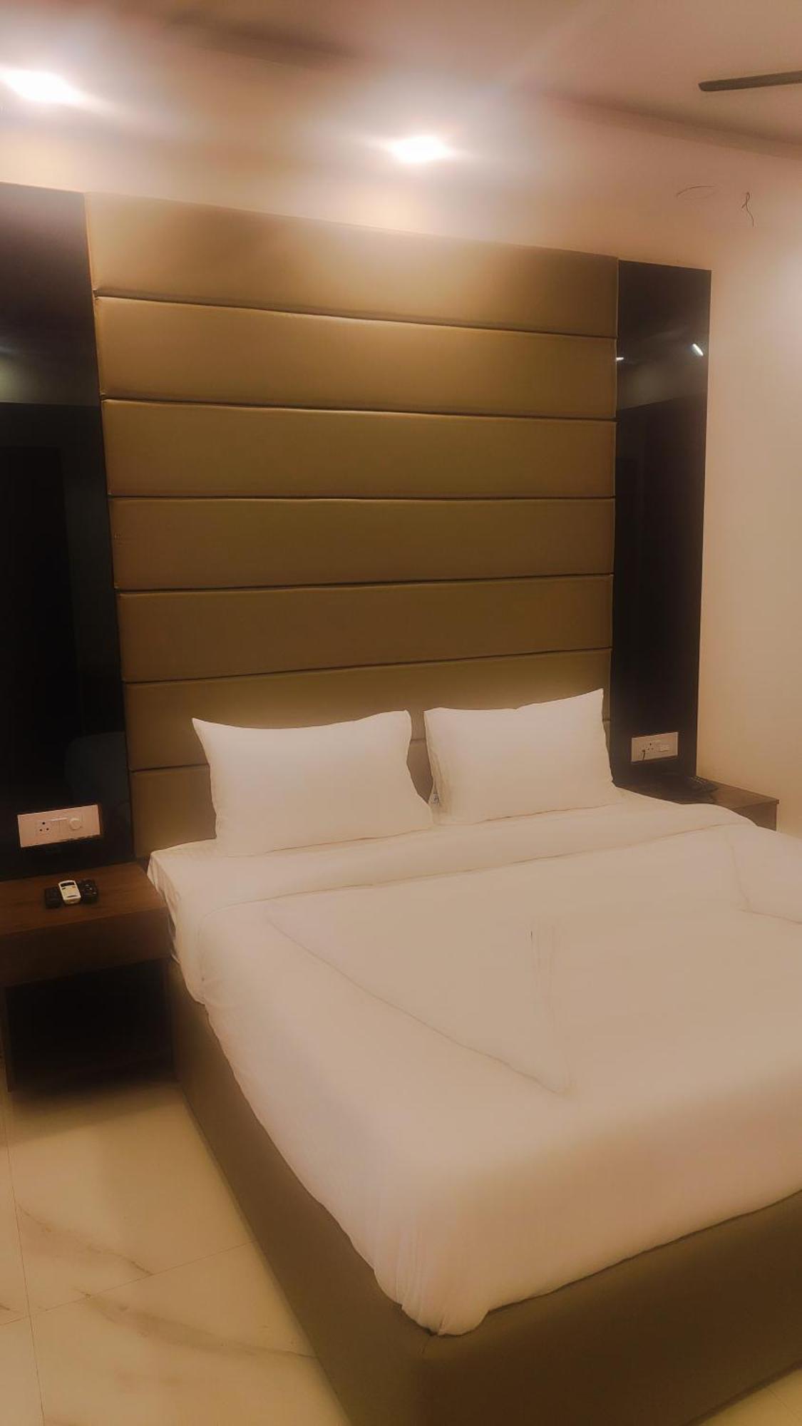Pk Boutique Hotel Noida Exteriör bild