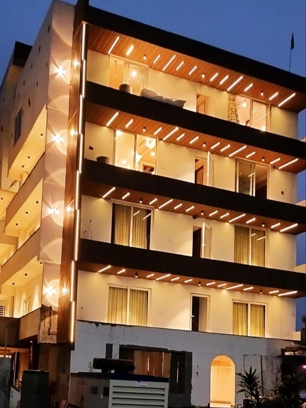 Pk Boutique Hotel Noida Exteriör bild