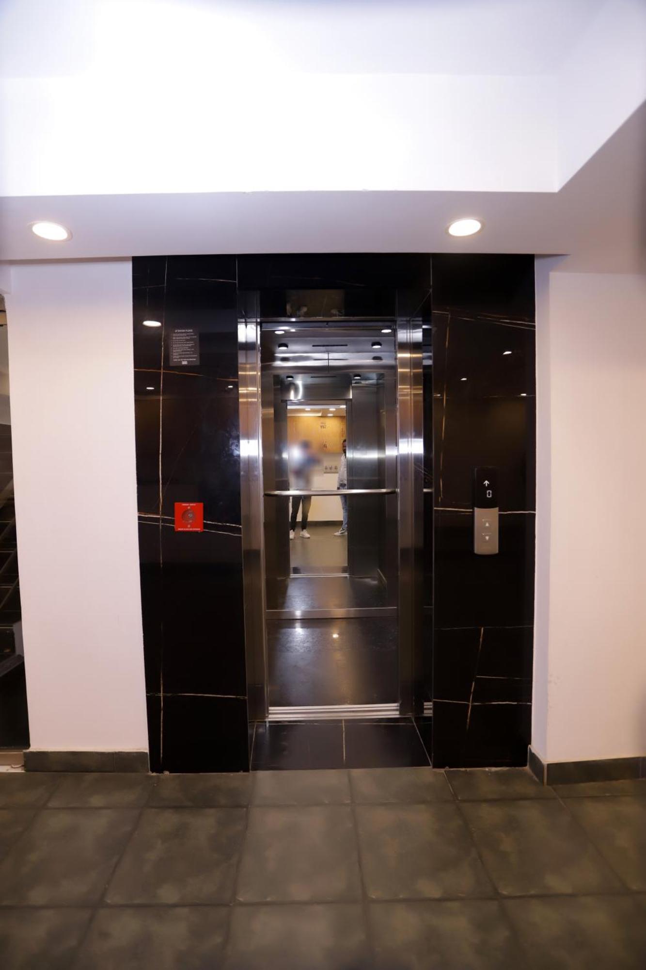 Pk Boutique Hotel Noida Exteriör bild