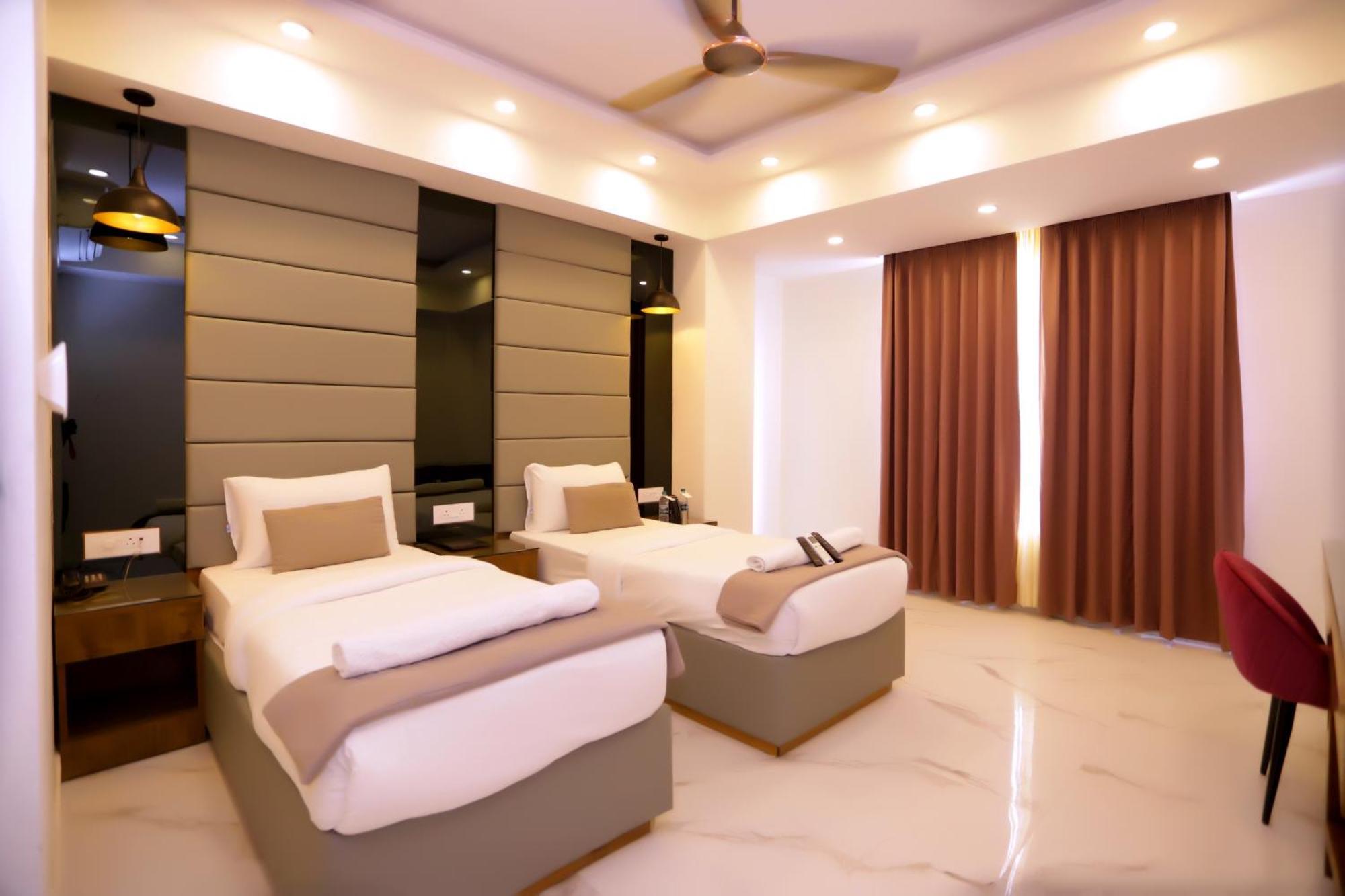 Pk Boutique Hotel Noida Exteriör bild