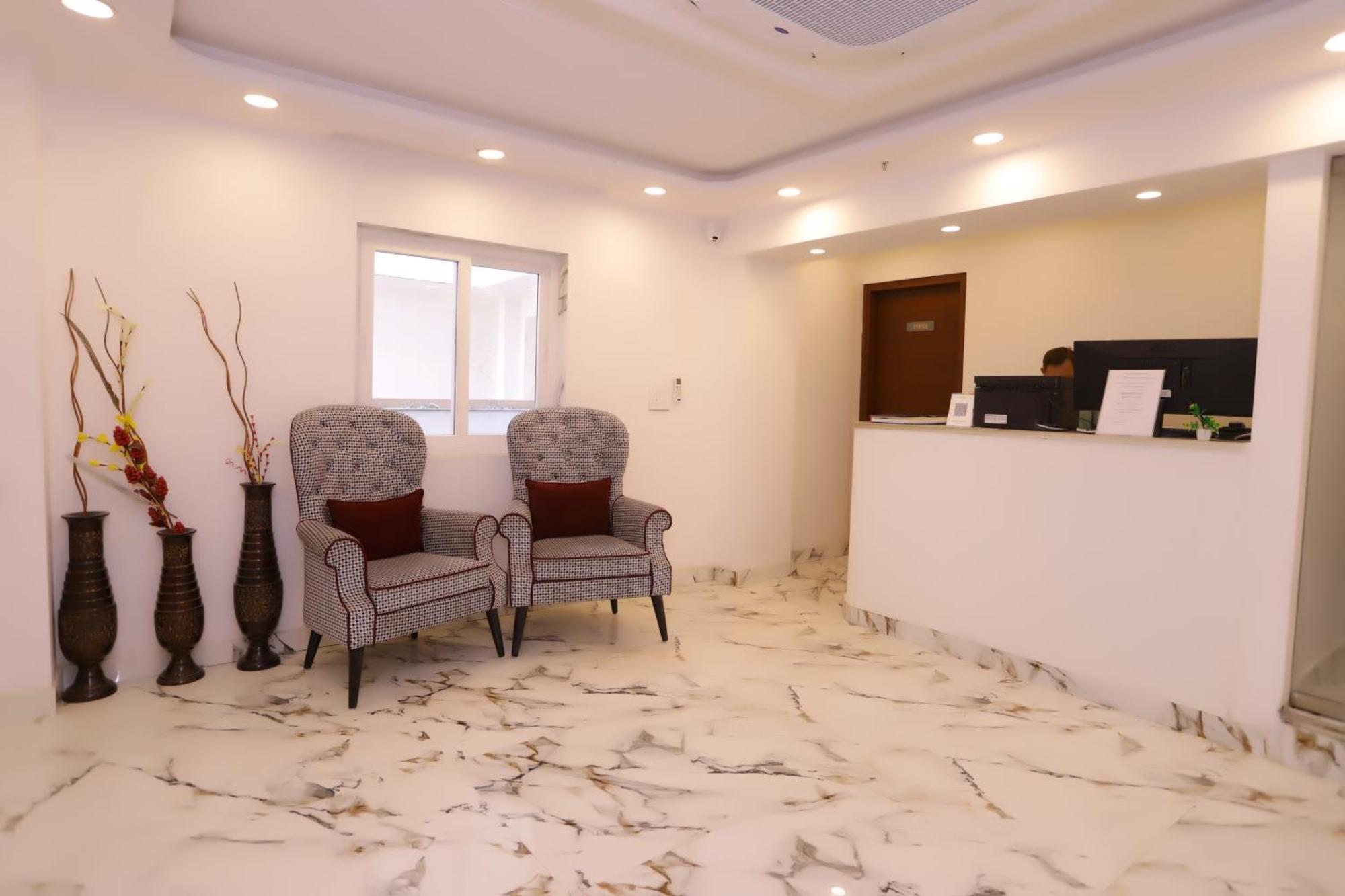 Pk Boutique Hotel Noida Exteriör bild