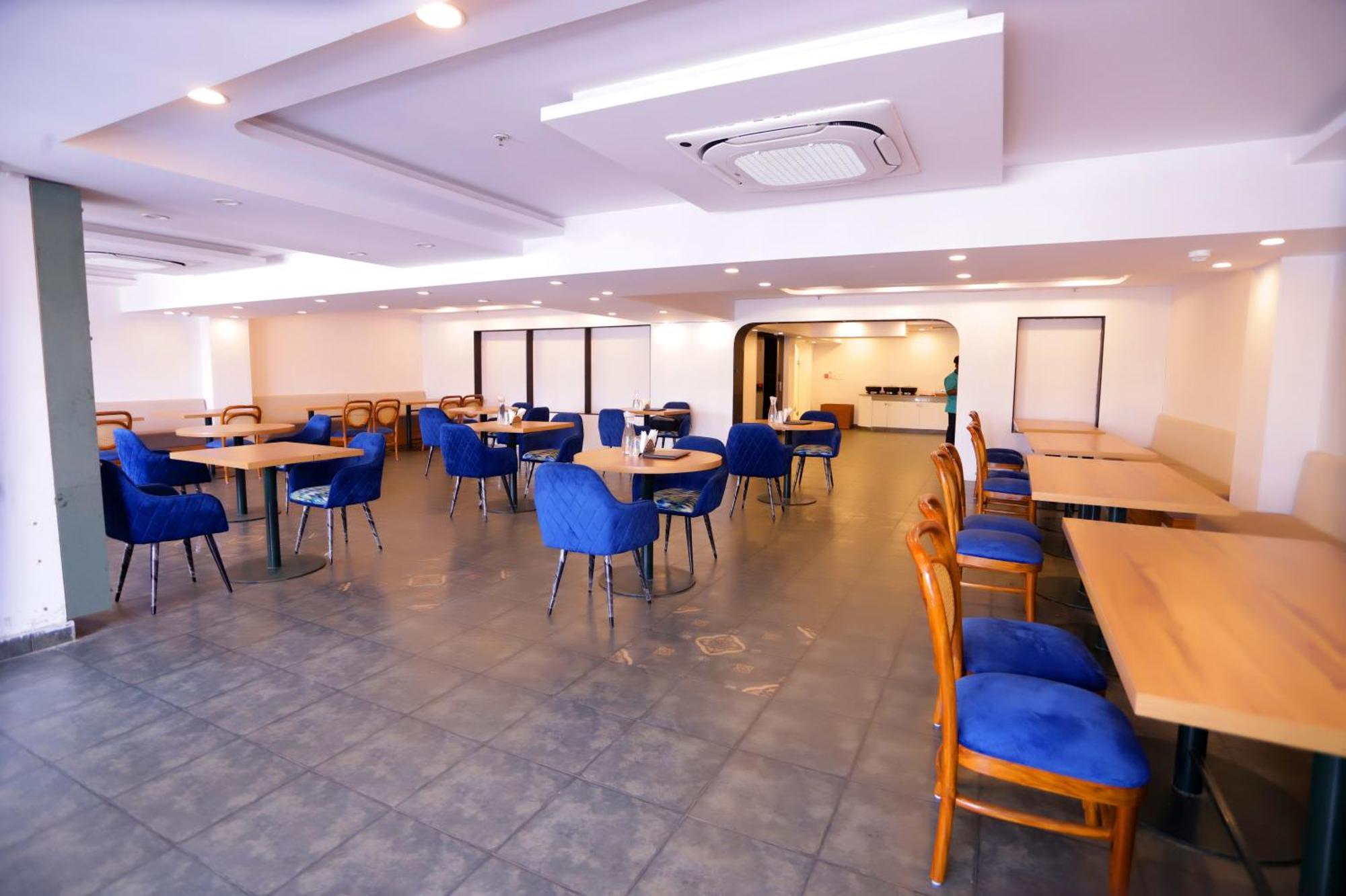 Pk Boutique Hotel Noida Exteriör bild