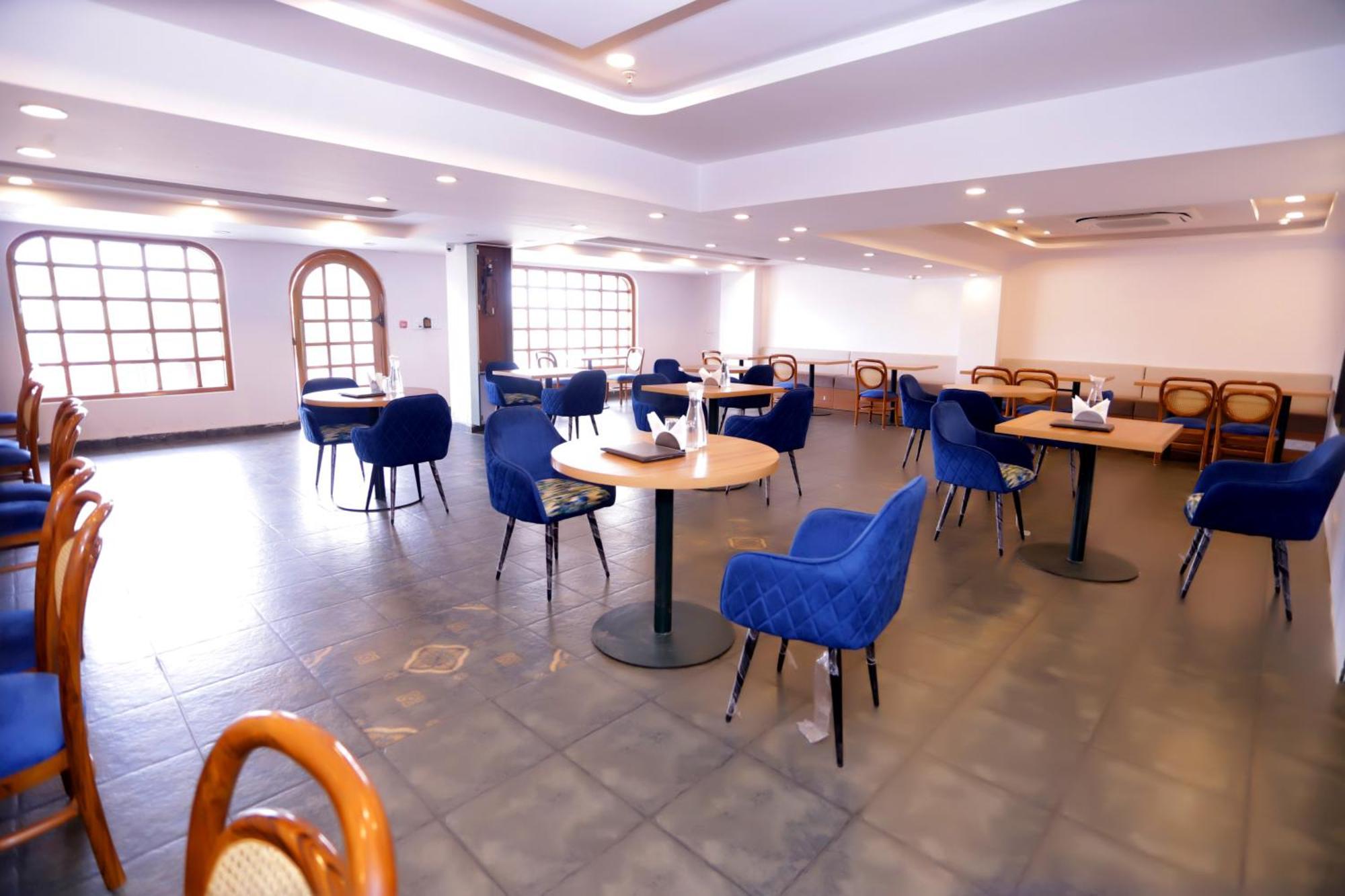 Pk Boutique Hotel Noida Exteriör bild