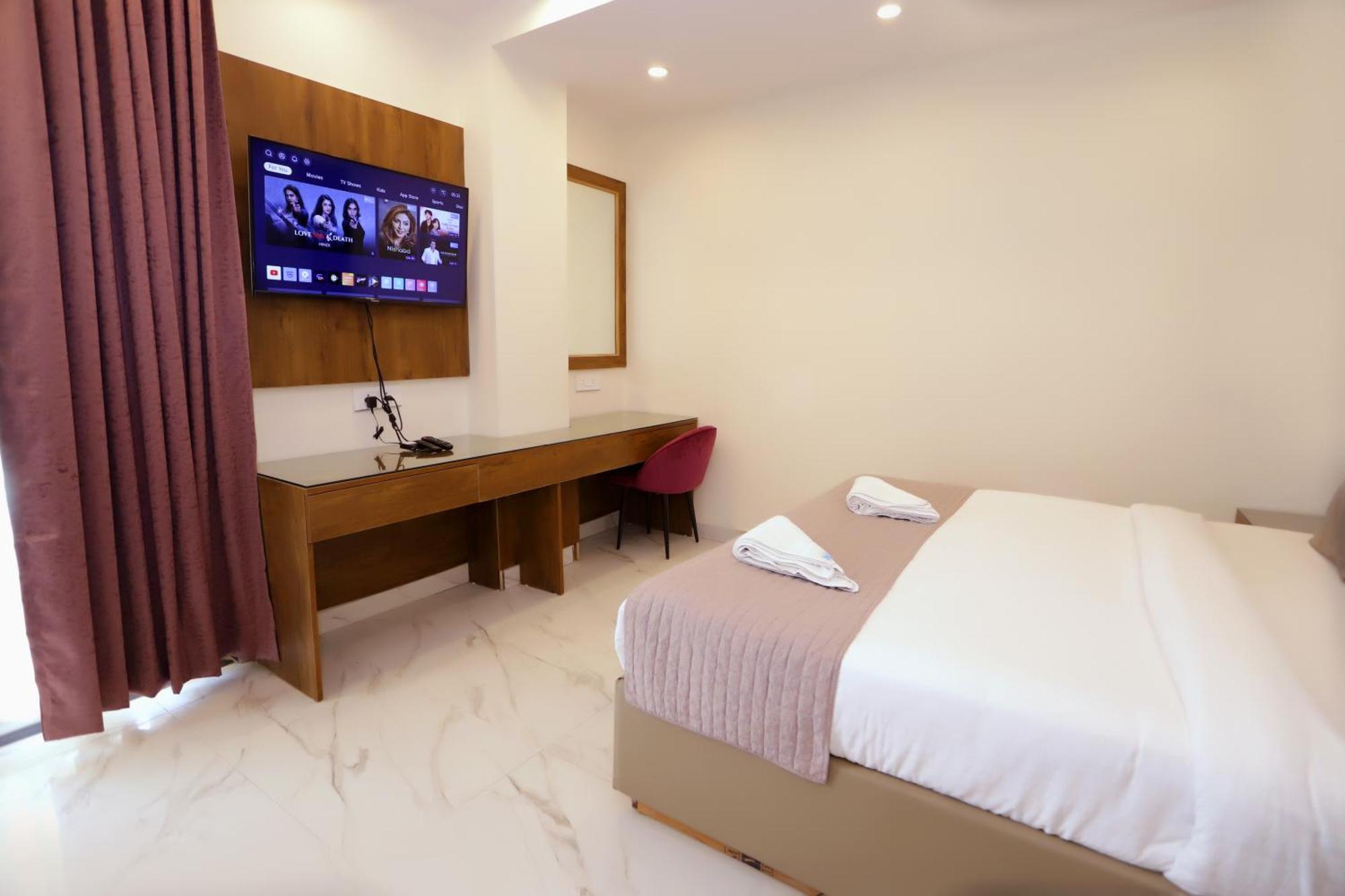 Pk Boutique Hotel Noida Exteriör bild