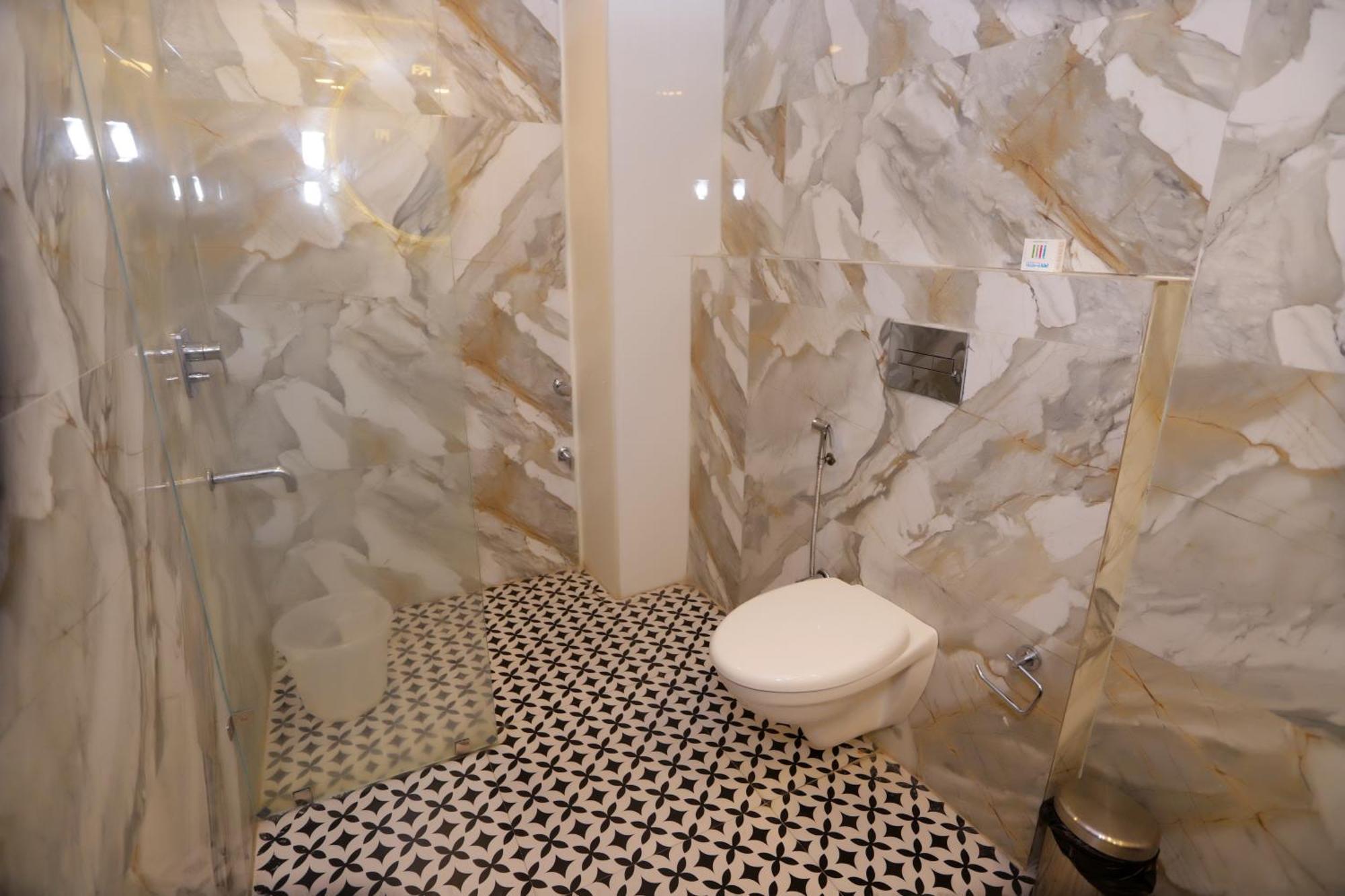 Pk Boutique Hotel Noida Exteriör bild