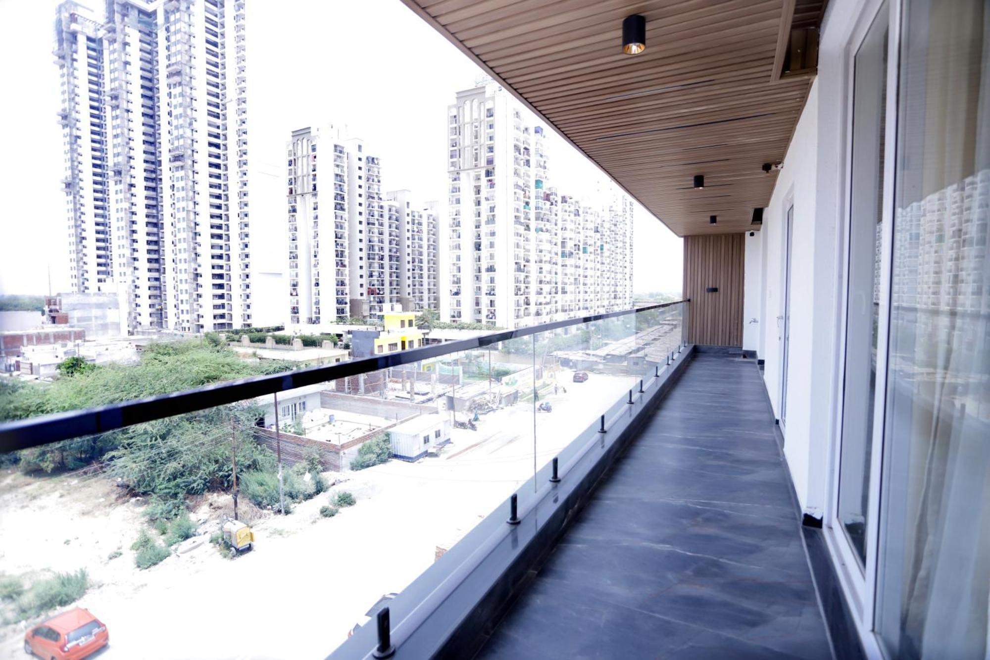 Pk Boutique Hotel Noida Exteriör bild