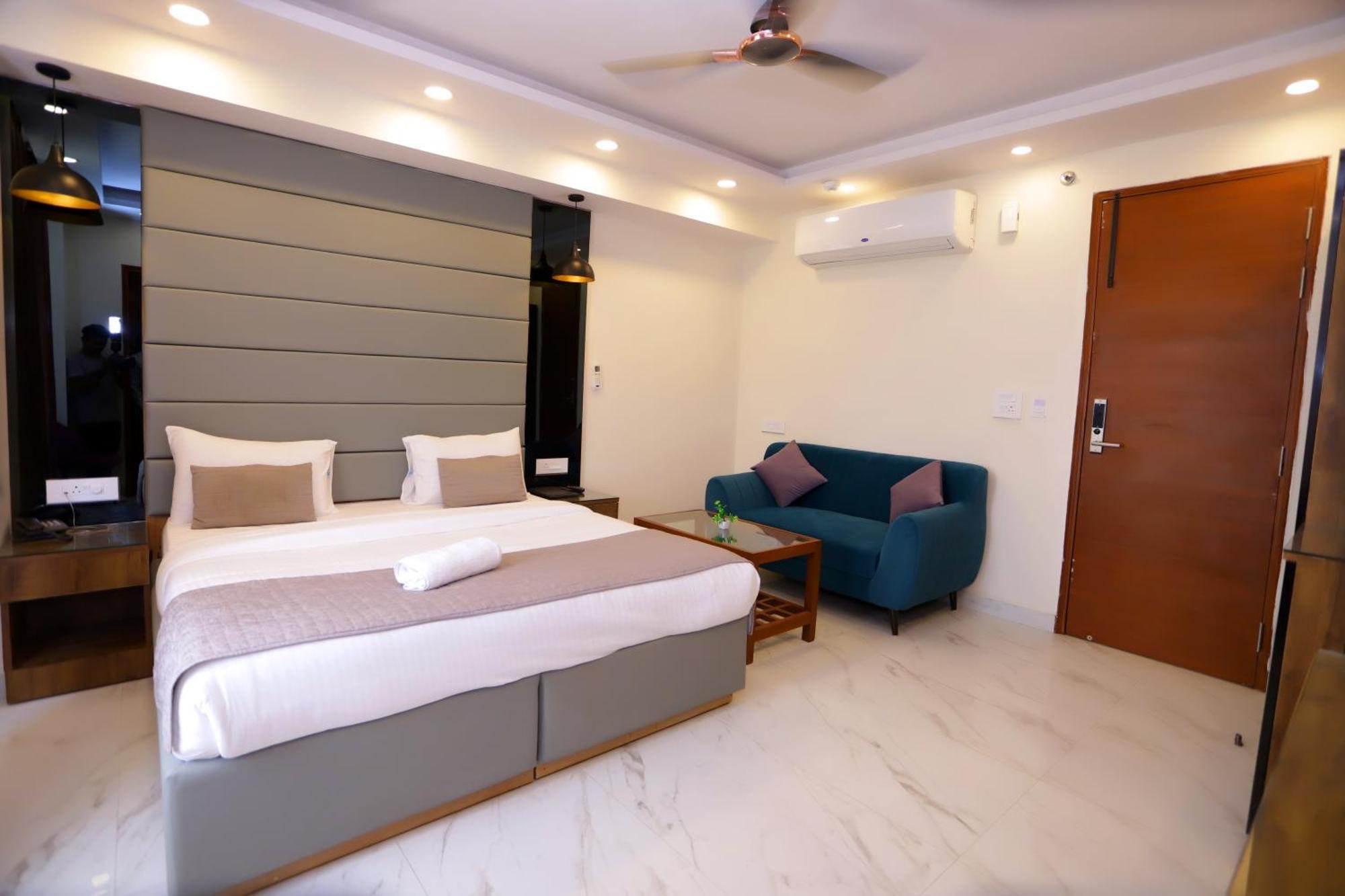 Pk Boutique Hotel Noida Exteriör bild