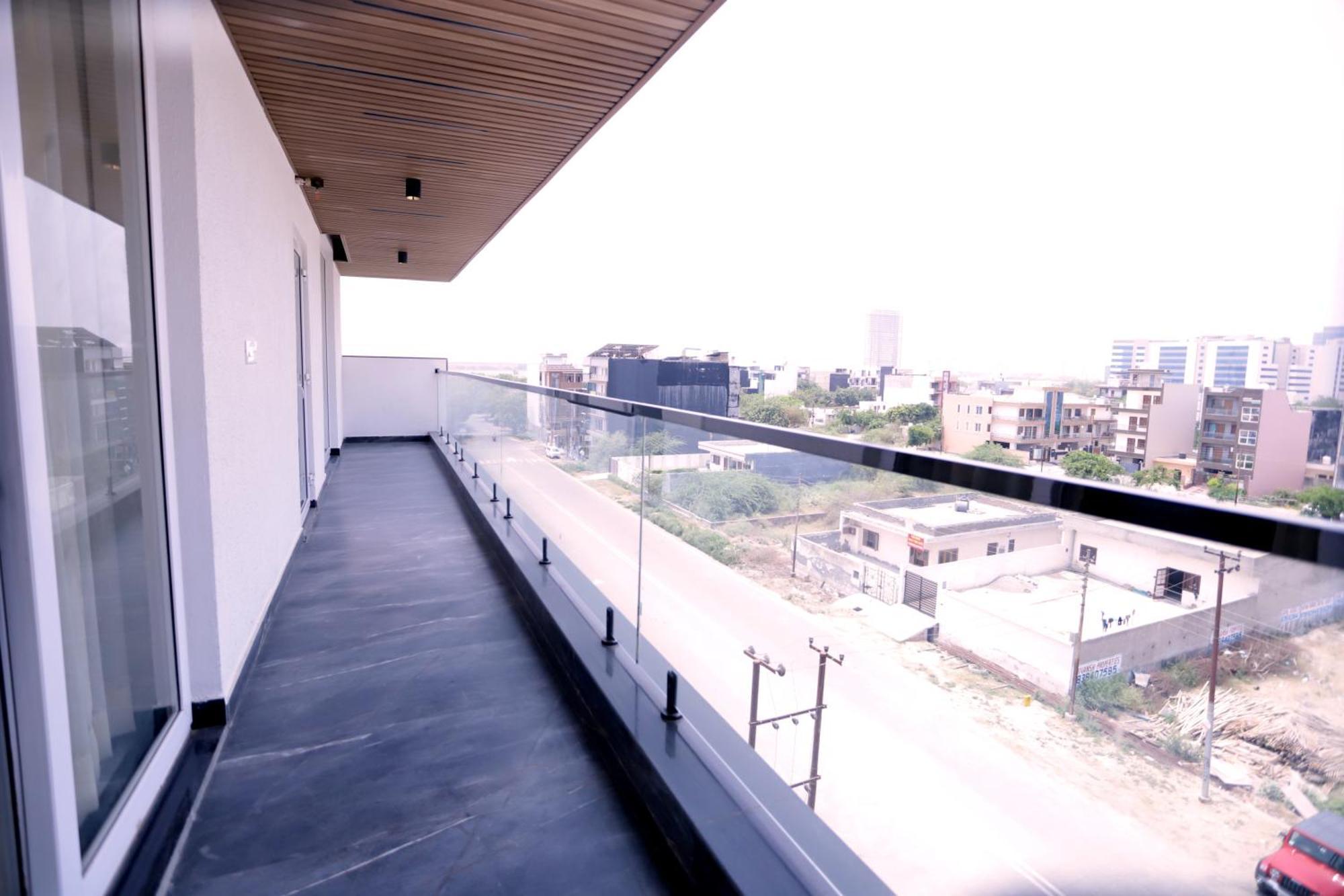 Pk Boutique Hotel Noida Exteriör bild