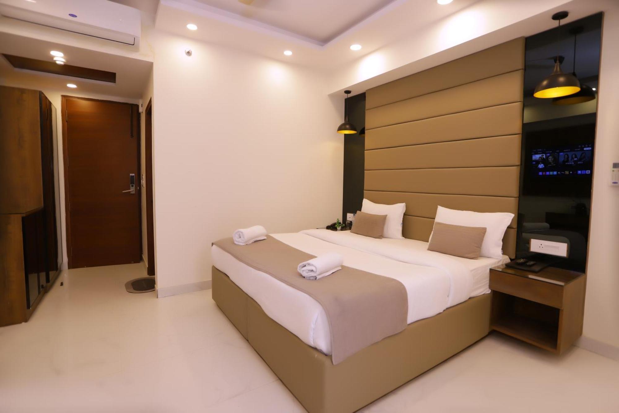 Pk Boutique Hotel Noida Exteriör bild