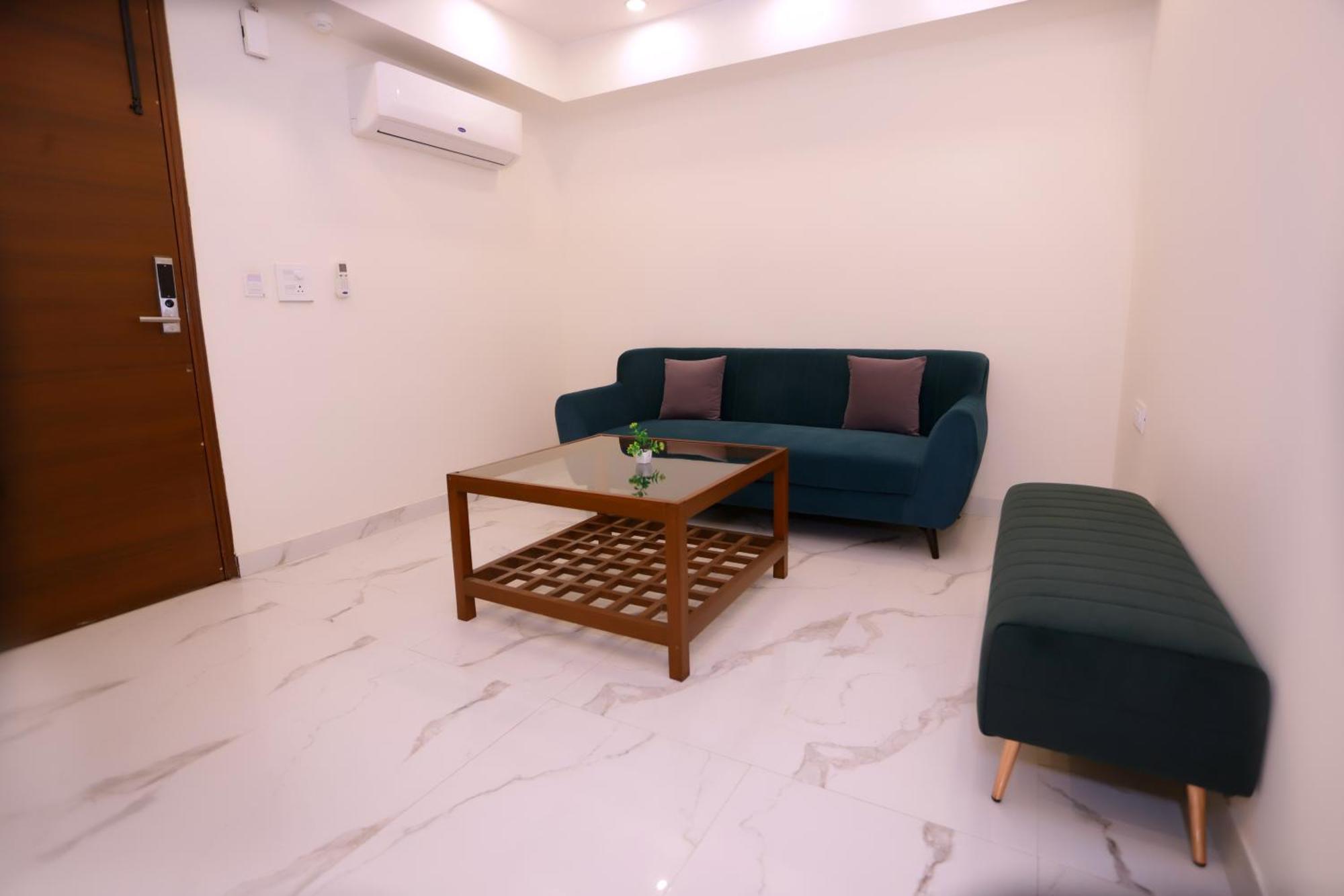 Pk Boutique Hotel Noida Exteriör bild
