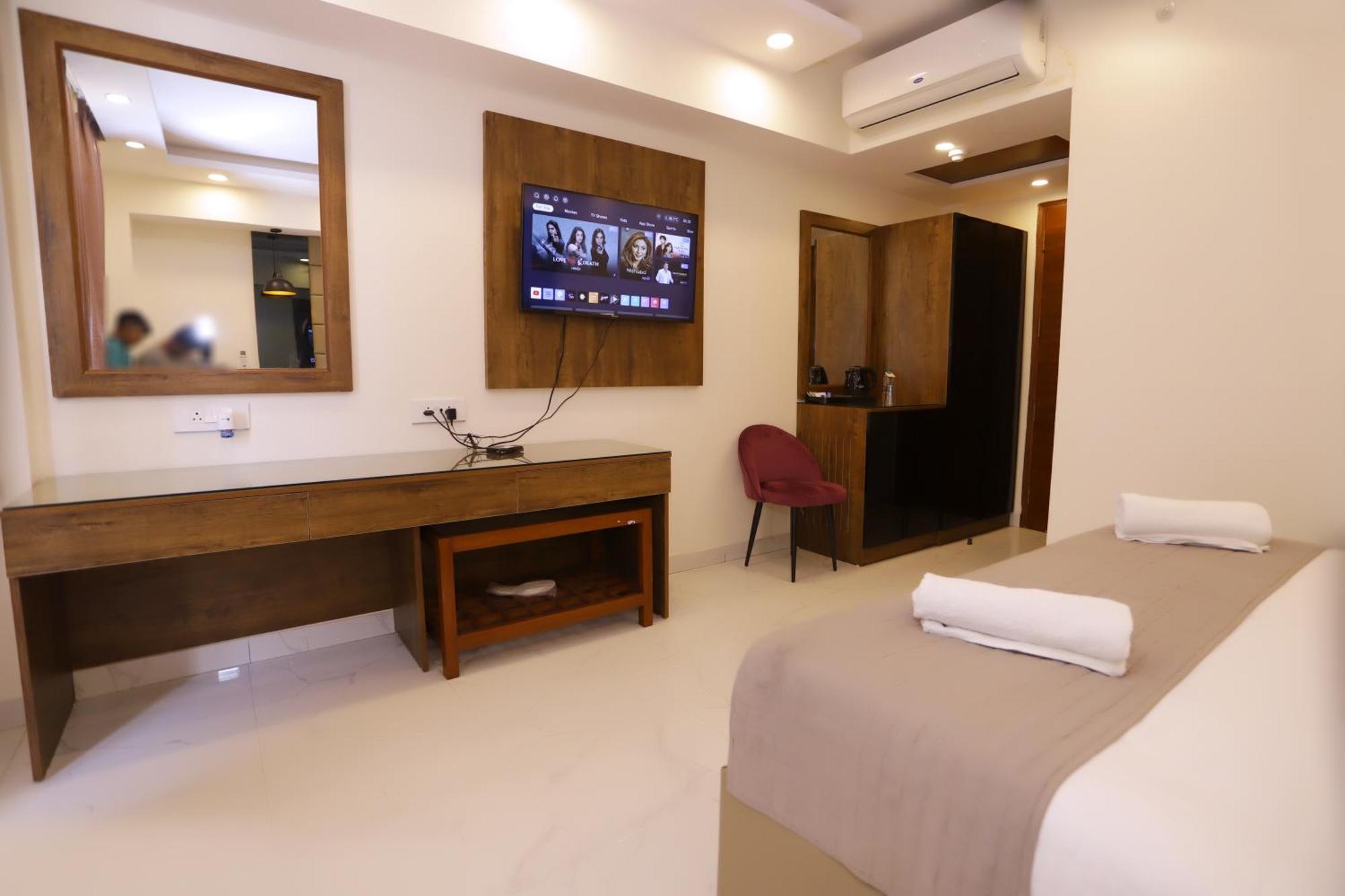 Pk Boutique Hotel Noida Exteriör bild